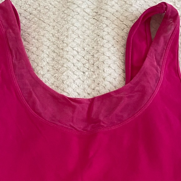 đź’—LULULEMONđź’—Bright pink top. Size 8 dot. Mesh on the front of shirt. - Picture 5 of 7